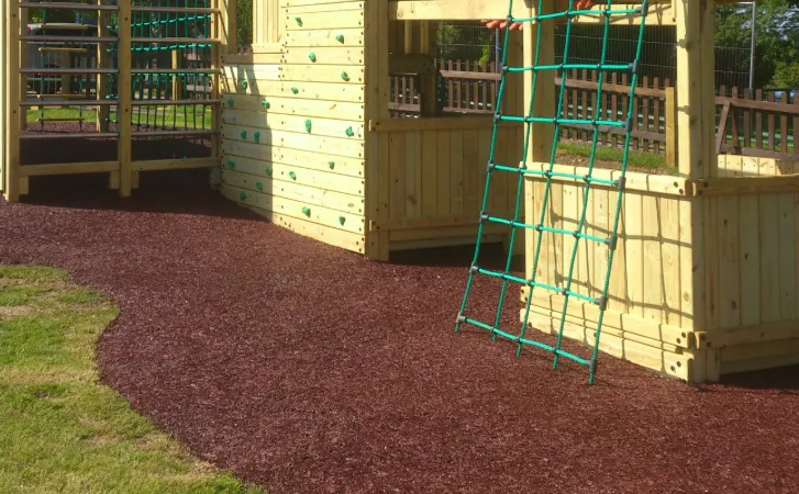 Rubber bonded mulch image image